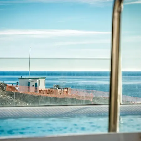 Penthouse Diamond - Private Pool, Terrace, Sea View, Gym & Bbq * 丰希罗拉