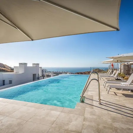 Apartamento Penthouse Diamond - Private Pool, Terrace, Sea View, Gym & Bbq Fuengirola